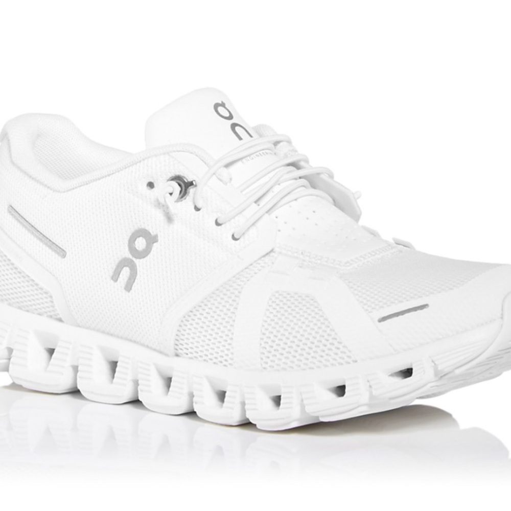On Women’s Cloud 5 Low Top Sneakers White